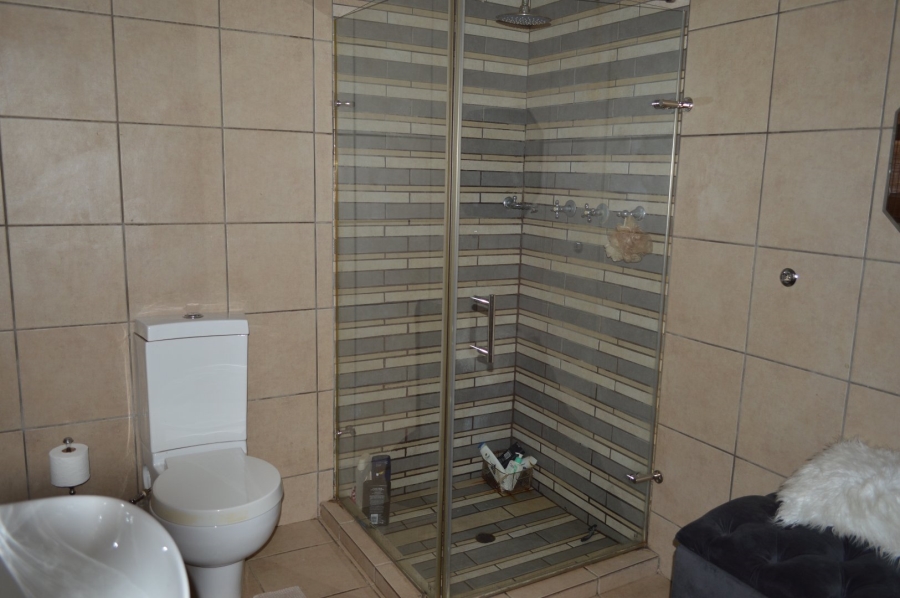 4 Bedroom Property for Sale in Wilkoppies North West